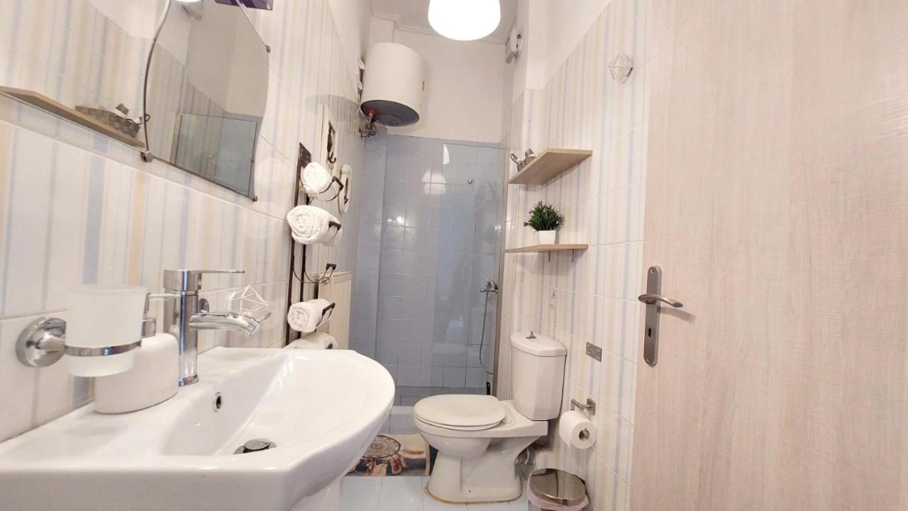 Cozy Minimal Apartment Pireu Exterior foto