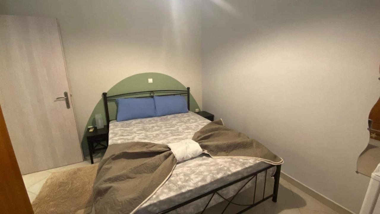 Cozy Minimal Apartment Pireu Exterior foto